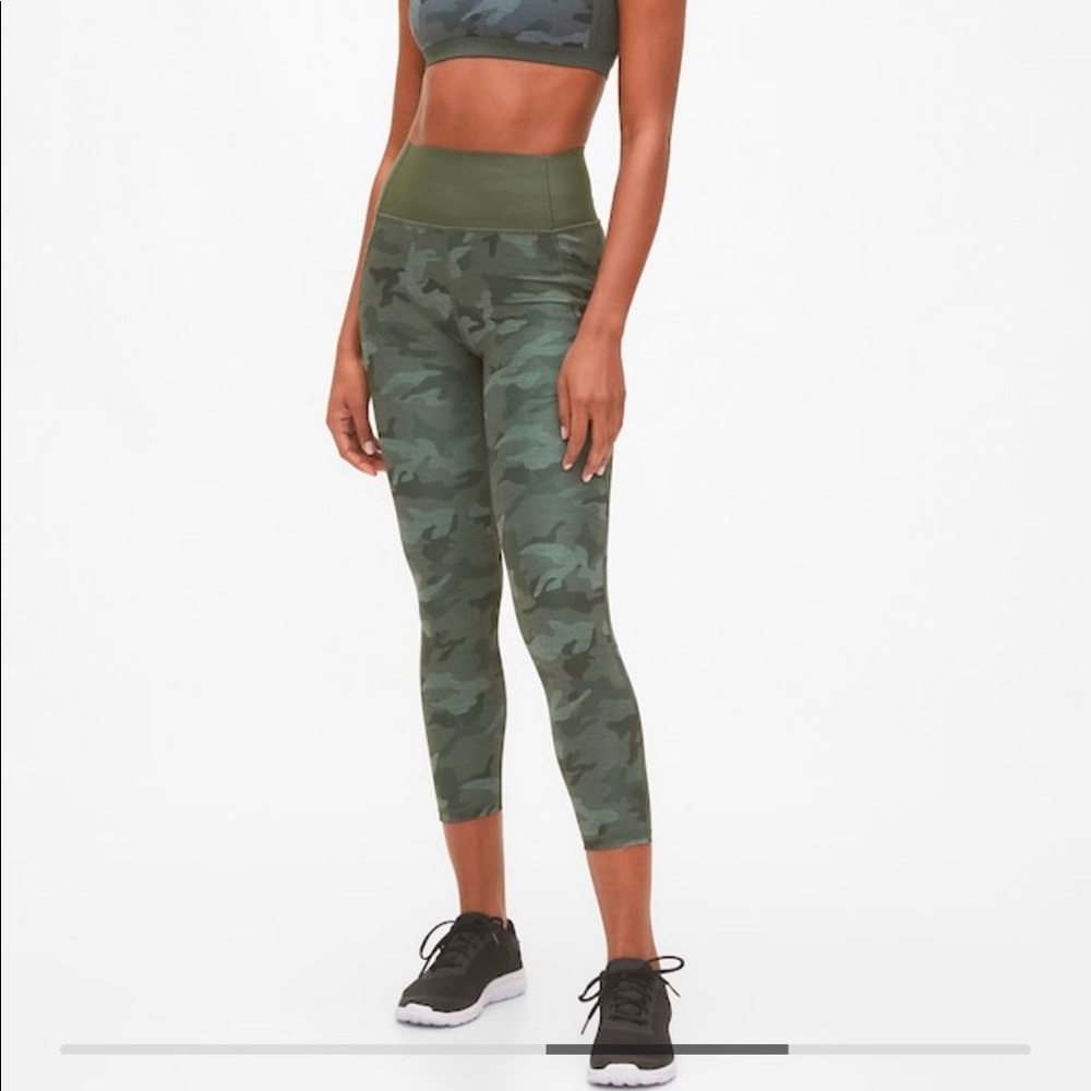 GapFit Sculpt Revolution 7/8 camo leggings